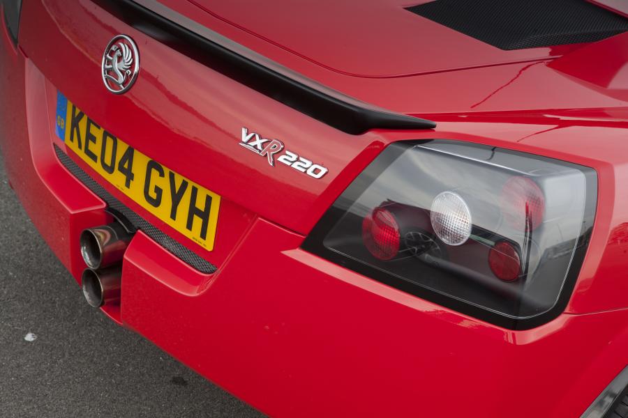 Детали экстерьера Vauxhall VXR220 2004 года  (фото 25 из 34)